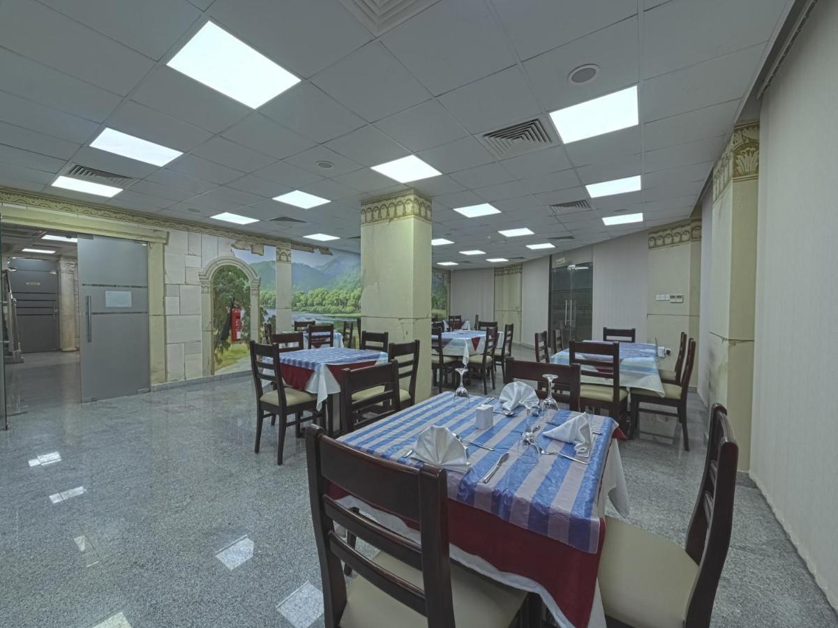 Platinium Hotel Apartments Seeb Esterno foto