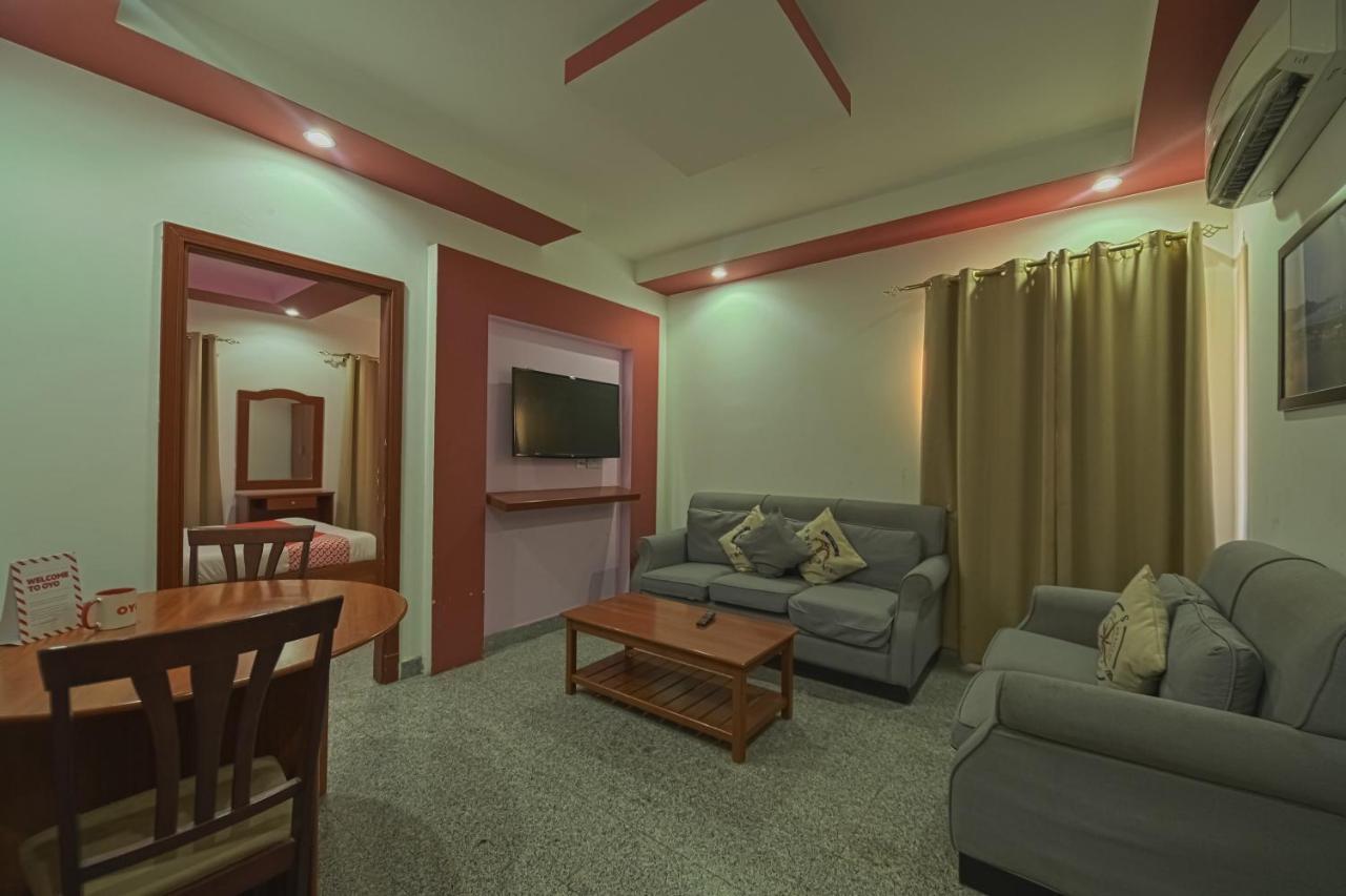 Platinium Hotel Apartments Seeb Esterno foto