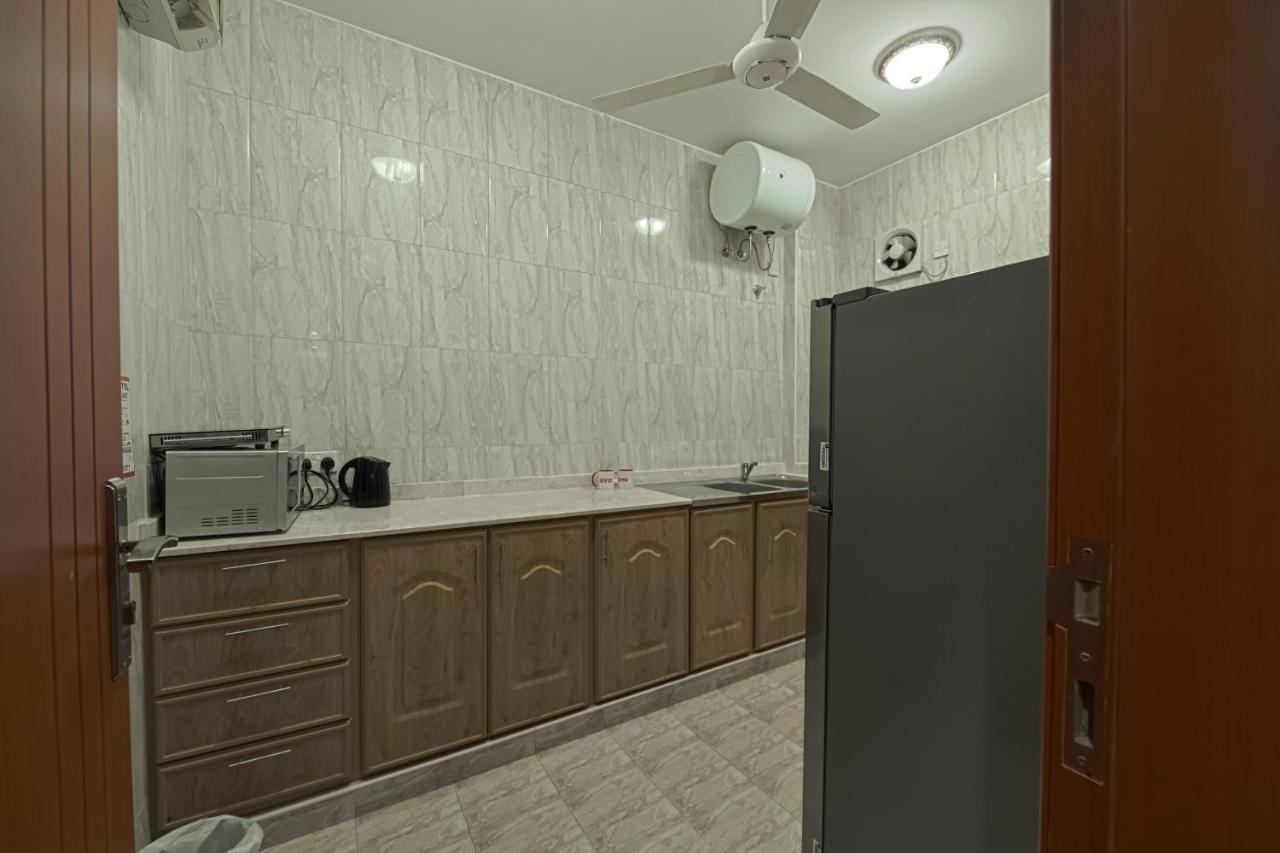 Platinium Hotel Apartments Seeb Esterno foto