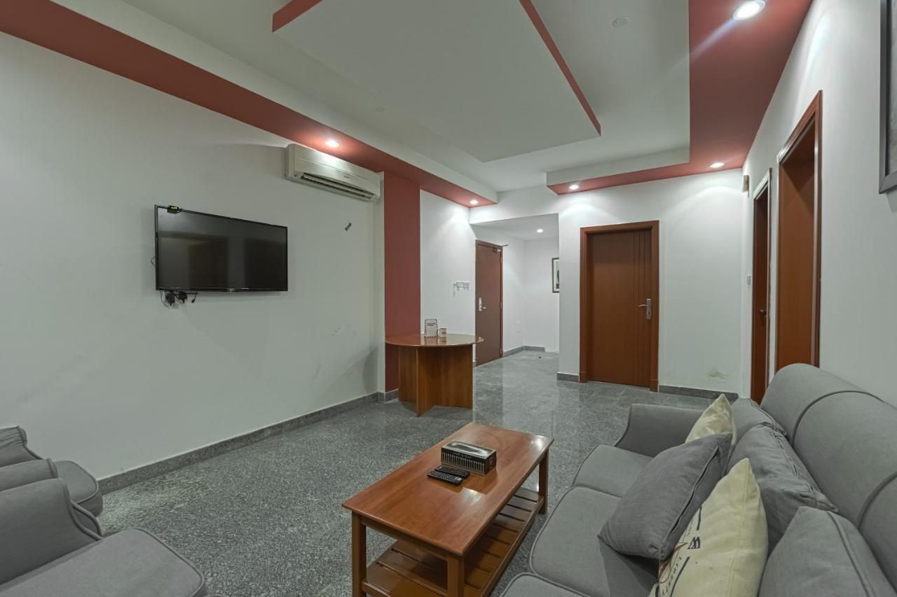 Platinium Hotel Apartments Seeb Esterno foto