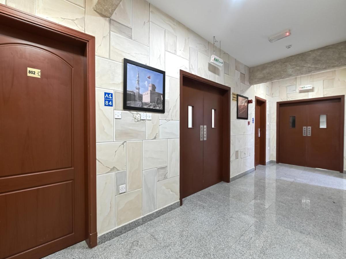 Platinium Hotel Apartments Seeb Esterno foto