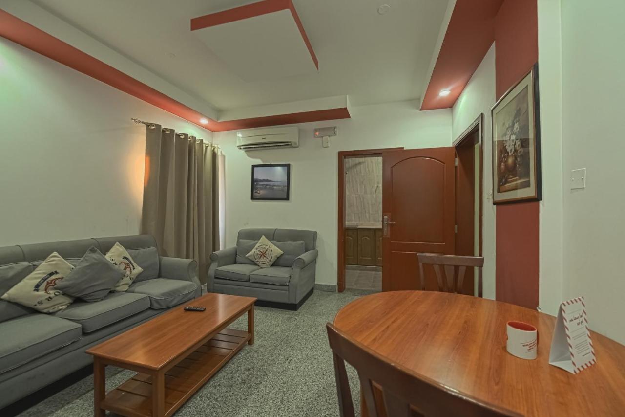 Platinium Hotel Apartments Seeb Esterno foto
