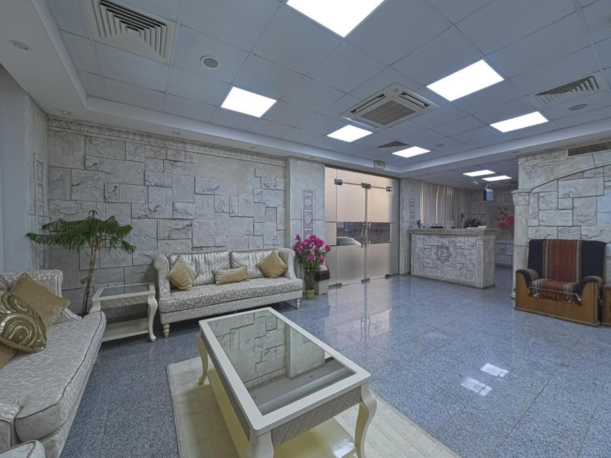 Platinium Hotel Apartments Seeb Esterno foto