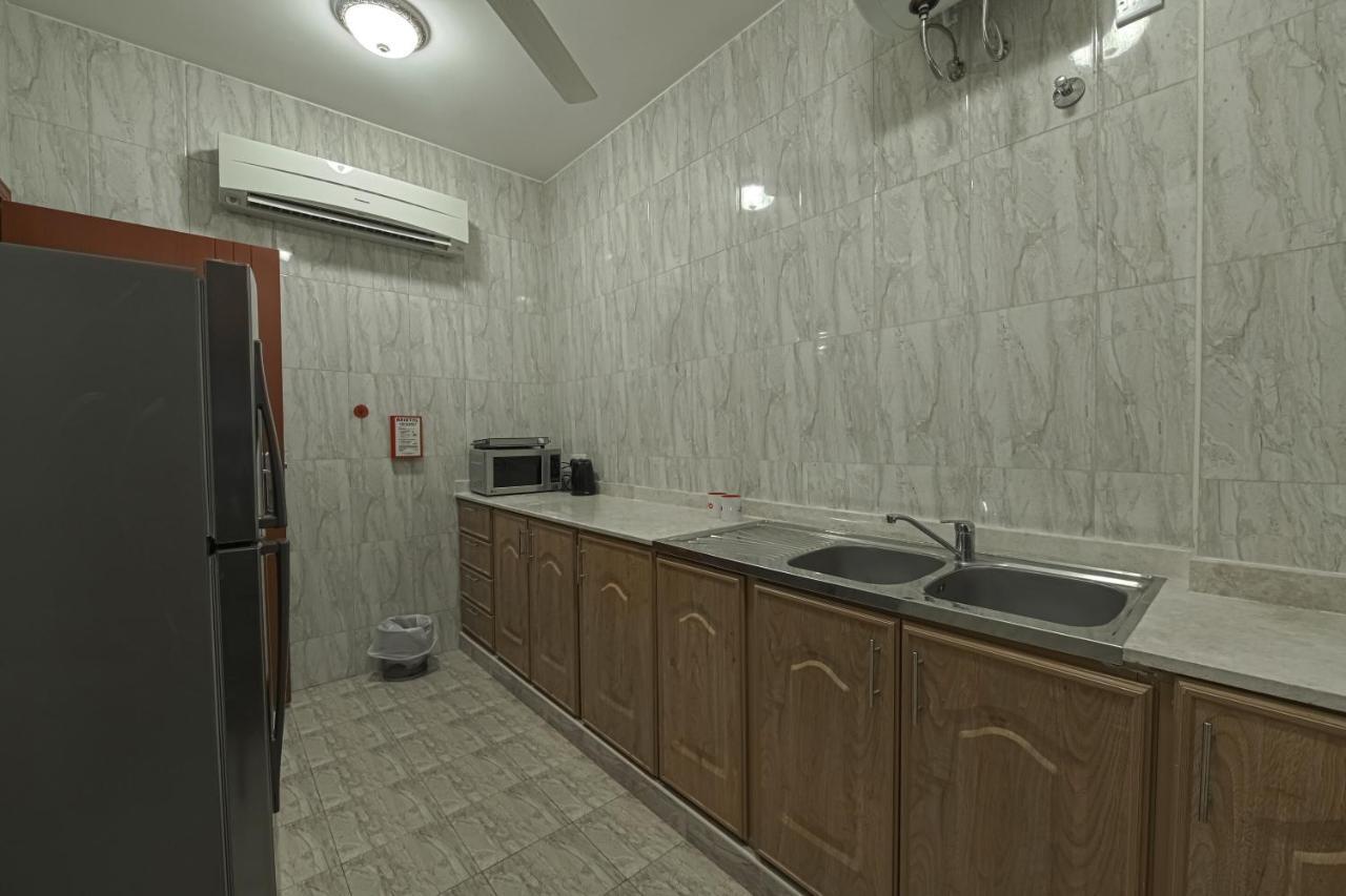 Platinium Hotel Apartments Seeb Esterno foto