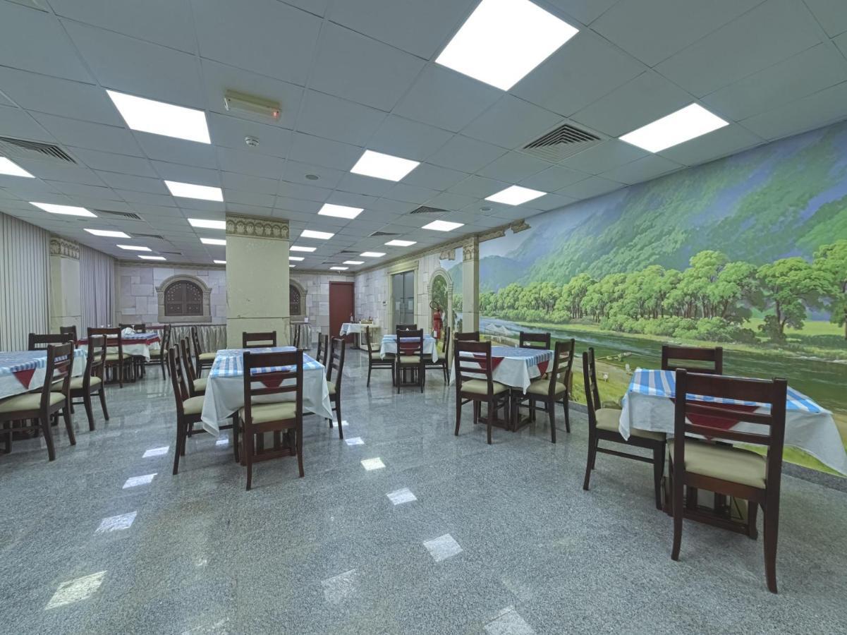 Platinium Hotel Apartments Seeb Esterno foto