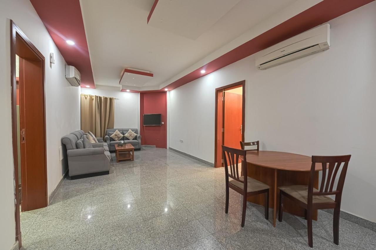 Platinium Hotel Apartments Seeb Esterno foto